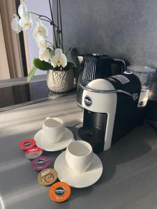 Příslušenství pro přípravu čaje a kávy v ubytování Apartment SAMANTA- self-checkin - near Jurmala, airport