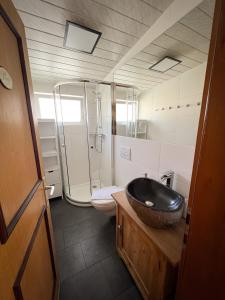 Koupelna v ubytování Spitzen Blicke – Apartments + 37 fotografií
