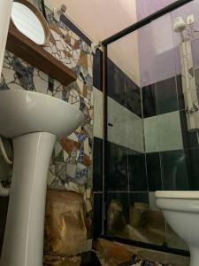 a bathroom with a sink and a shower at Pousada Encontro de Rios in Lençóis