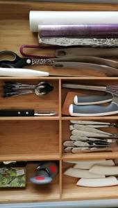 a wooden drawer filled with lots of different tools at Appartement calme et climatisé au cœur du village in Brazey-en-Plaine