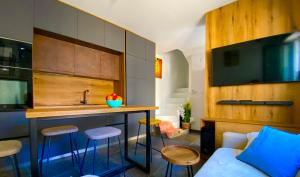 TV a/nebo společenská místnost v ubytování Kuća za odmor Svelena Vodice