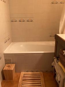 a bathroom with a bath tub in a room at Appartement Marina di santa giulia in Porto-Vecchio