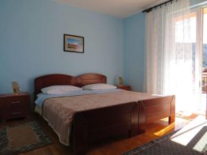a bedroom with a large bed and a window at Apartment with 2 terrace in Cres
