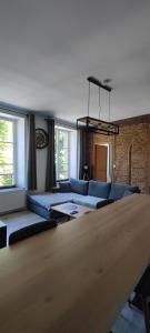 a living room with blue couches and a couch at Appartement d'Hippolyte - Vue musée Rimbaud in Charleville-Mézières