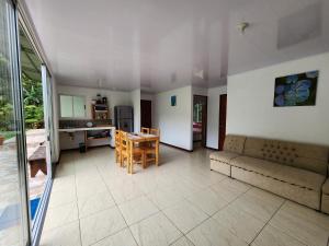 a living room with a couch and a table at Selvática del Toro in Bajos del Toro