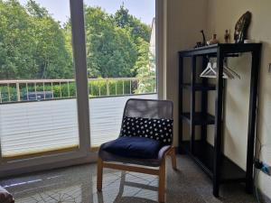 a chair sitting in front of a window at Zimmer zw. Lüneburg und Hamburg in Borstel