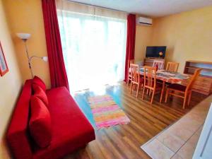 TV a/nebo společenská místnost v ubytování Villa AIDA Apartman 2