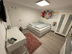 Postel nebo postele na pokoji v ubytování #3 bequemes Zimmer mit Pool und Garten