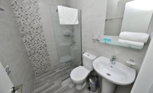 Phòng tắm tại Boho Tiflis Hotel