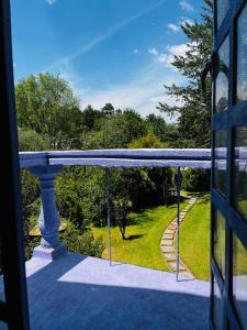 una vista dal balcone di una casa di Villa Ledezma a Villa del Carbón