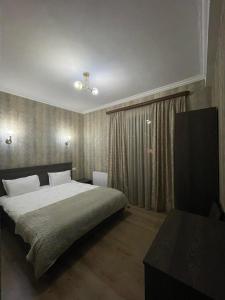 Rúm í herbergi á Hotel Shina