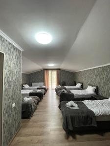 Rúm í herbergi á Hotel Shina