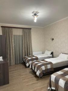 Rúm í herbergi á Hotel Shina