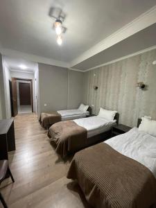 Rúm í herbergi á Hotel Shina
