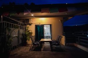 Balcó o terrassa a Himalayan Guest House