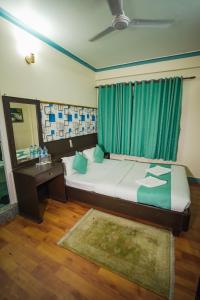 Llit o llits en una habitació de Himalayan Guest House