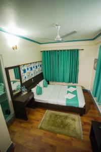 Llit o llits en una habitació de Himalayan Guest House