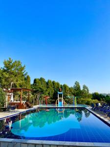 a large swimming pool with a water slide at Pousada Valle das Colinas in Tiradentes