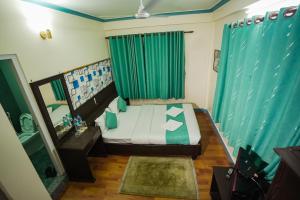 Llit o llits en una habitació de Himalayan Guest House