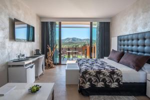 Nespecifikovaný výhled na hory nebo výhled na hory při pohledu z hotelu