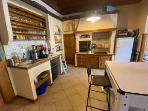 Una cocina o kitchenette en Maison entière billard , video proj 125 m2