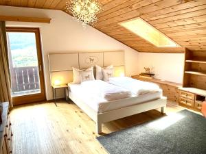 Posteľ alebo postele v izbe v ubytovaní Chalet Bernardi Apartments