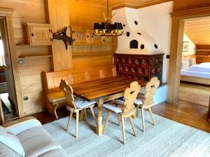 Posteľ alebo postele v izbe v ubytovaní Chalet Bernardi Apartments