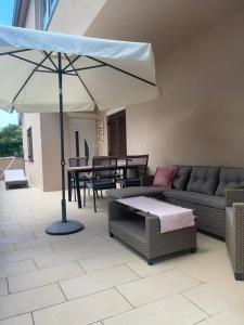 A seating area at Apartment Dolores with private outdoor Area