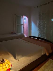 Guest House Nuhii tesisinde bir odada yatak veya yataklar