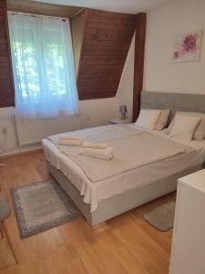 Postel nebo postele na pokoji v ubytování Veronika Rooms