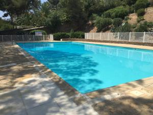 a large swimming pool with blue water at Le Titanic in La Seyne-sur-Mer
