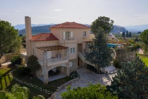 an aerial view of a house with a yard at Villa San Adriano in Nafplio