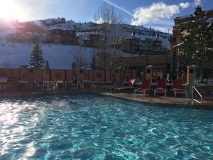 The swimming pool at or close to Sundial Lodge Superior 1 Bedroom by Canyons Village Rentals
