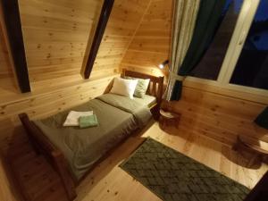 an overhead view of a bedroom in a log cabin at Cottage Usovic in Žabljak