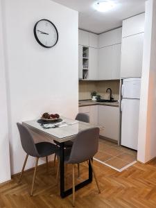 Una cocina o cocineta en Apartman Vas dom 2