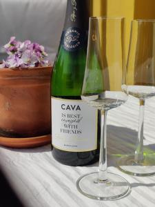 a bottle of wine and two glasses on a table at Gästhus nära naturen in Holmsund