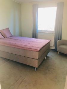 Postel nebo postele na pokoji v ubytování Cozy and Comfortable Entire Home-Near Stockholm City