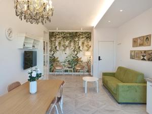 a living room with a green couch and a table at Colombo 477 Auditorium in Civitanova Marche