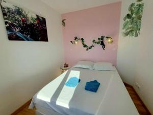 Легло или легла в стая в Appartement vue panoramique au domaine et golf de pont royal