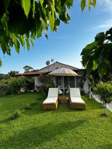 two beds in the yard of a house at La casa di mare in Agios Gordios