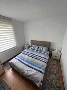 Ένα ή περισσότερα κρεβάτια σε δωμάτιο στο Apartman za odmor Jovanović