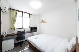 Televiisor ja/või meelelahutuskeskus majutusasutuses Travel Inn Kofu