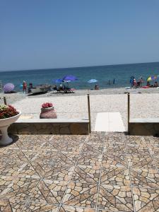 Nespecifikovaný výhled na moře nebo výhled na moře při pohledu z aparthotelu