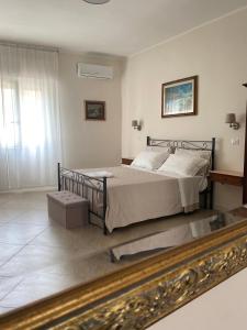 a bedroom with a bed and a window at B&B Casa Benvenuto in Diamante
