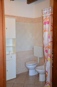 Bilik mandi di La Vecchia Montagna B&B