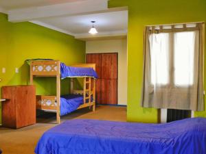 Postel nebo postele na pokoji v ubytování HOSTEL ARRAYAN BARILOCHE