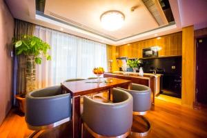 Kuchyňa alebo kuchynka v ubytovaní Sentosa Hotel Apartment Taoyuan Branch