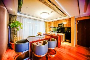 Kuchyňa alebo kuchynka v ubytovaní Sentosa Hotel Apartment Taoyuan Branch