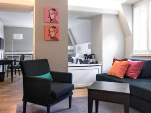 Uma área de estar em Hotel Victoria