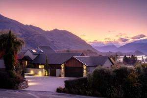 Gallery image of Views on Stone by Sotheby's Luxury Rental Homes in Wanaka +11 photos